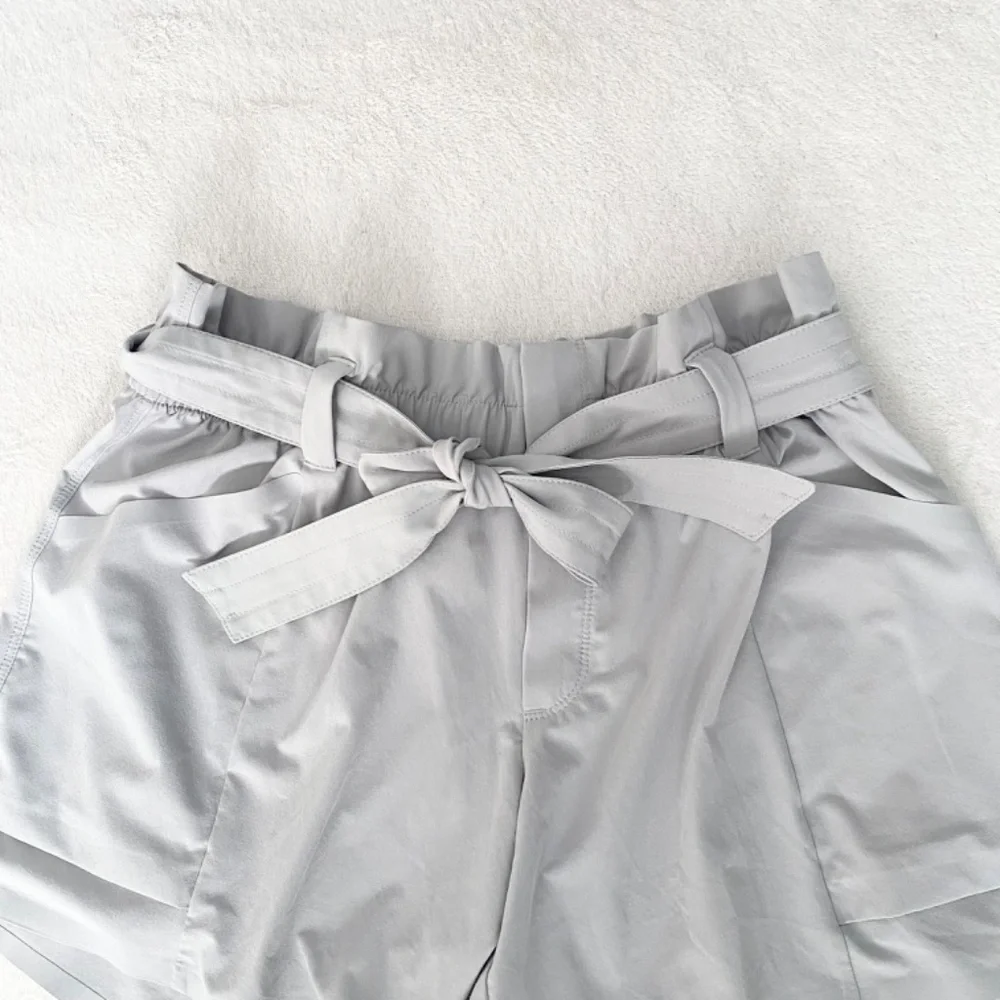 Athleta Skyline Paper Bag Belted Shorts Womens 6 Gray‎